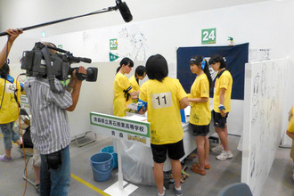 取材中の黒石商業高校