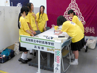 テーマに沿ったアイデア出しと描始め