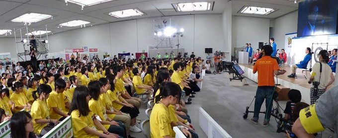 選手入場後の全体の写真